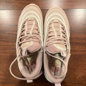 Nike Women's Pink Sneakers